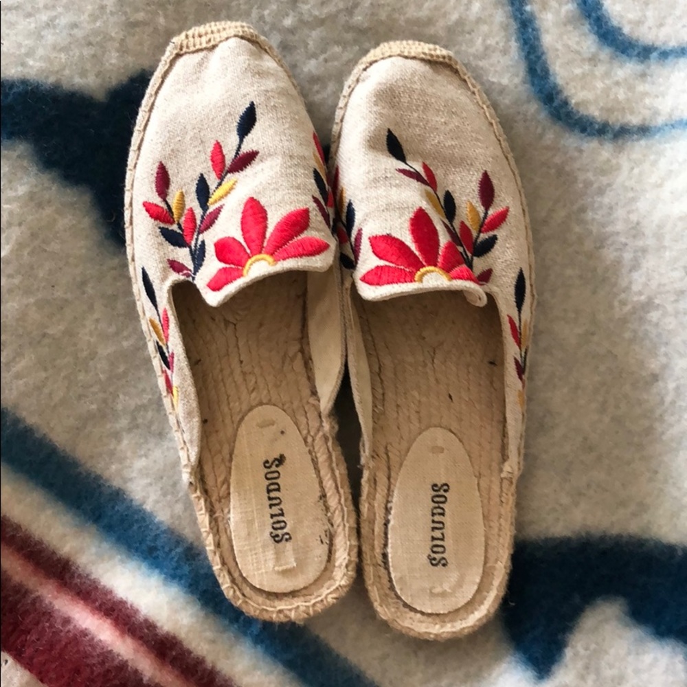 Soludos floral embroidered mule